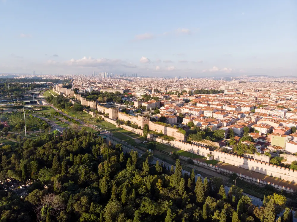 Şehir surları
